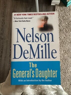 Nelson DeMille The General's Daughter Paperback - Blue & White Cover